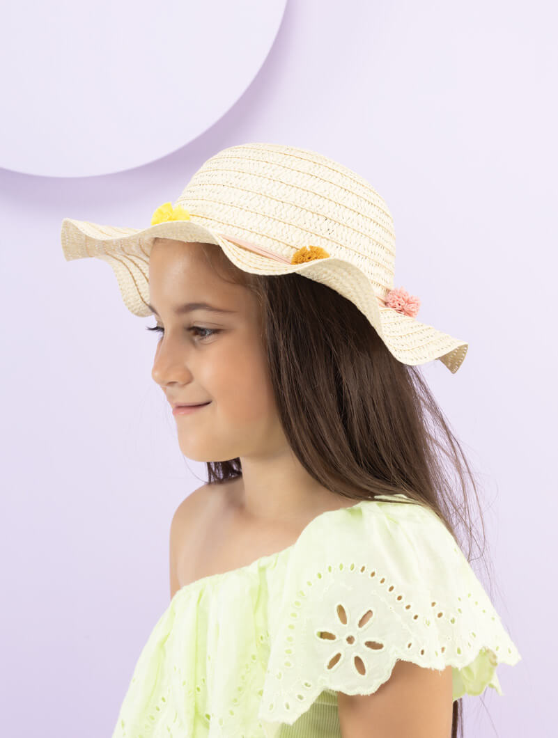 Chapeau avec pompons